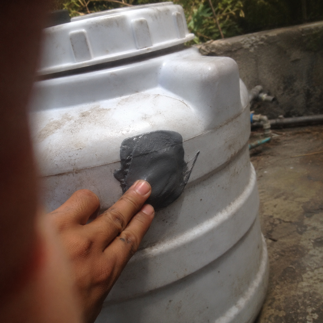 Customer sealing an old copper-pipe joint